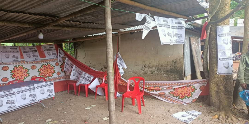 নোয়াখালী নৌকার নির্বাচনী ক্যাম্পে হামলা-ভাংচুর