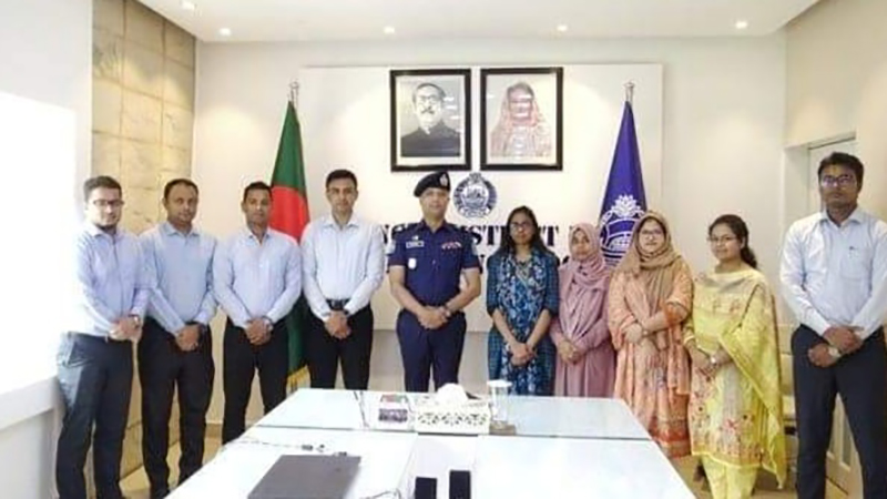 নরসিংদীতে জেলা পুলিশের বুনিয়াদি প্রশিক্ষণ কোর্সের প্রশিক্ষণ পরিদর্শন
