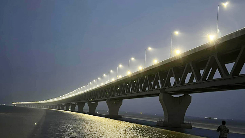 প্রথমবারের মতো একসাথে জ্বলে উঠলো পদ্মা সেতুর সবকয়টি বাতি