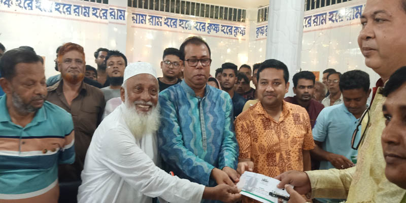 সোনাইমুড়ী-চাটখিলে পূজামন্ডপে অনুদান দিলেন আ.লীগ নেতা জাহাঙ্গীর