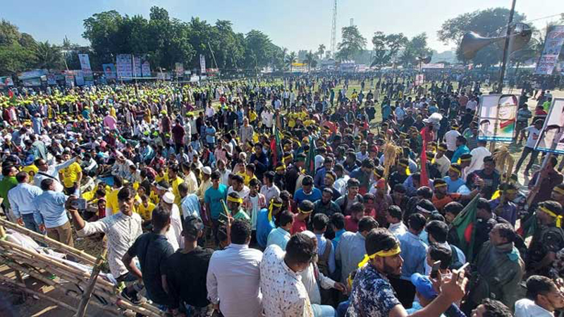 সভাস্থলে জড়ো হচ্ছেন বিএনপির নেতাকর্মীরা