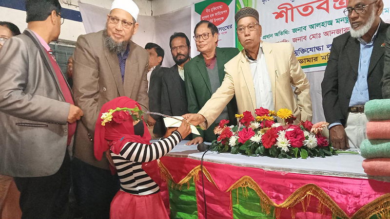 ডোমারে বীর মুক্তিযোদ্ধা লুৎফল হক ফাউন্ডেশনের শিক্ষার্থীদের সংবর্ধনা