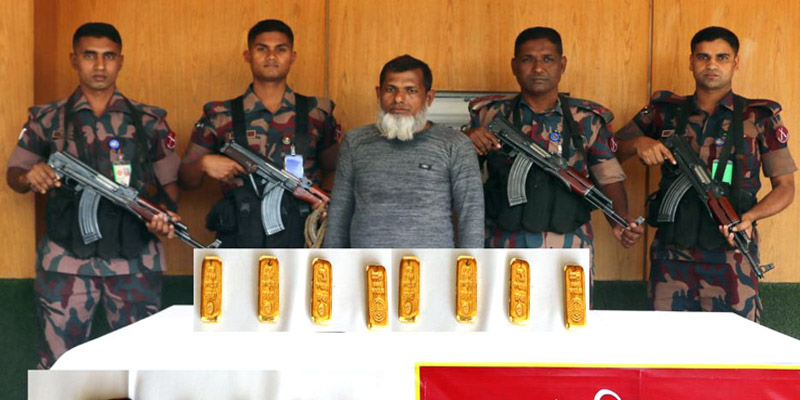 মহেশপুরে ৮০ ভরি সোনার বারসহ পাচারকারী আটক