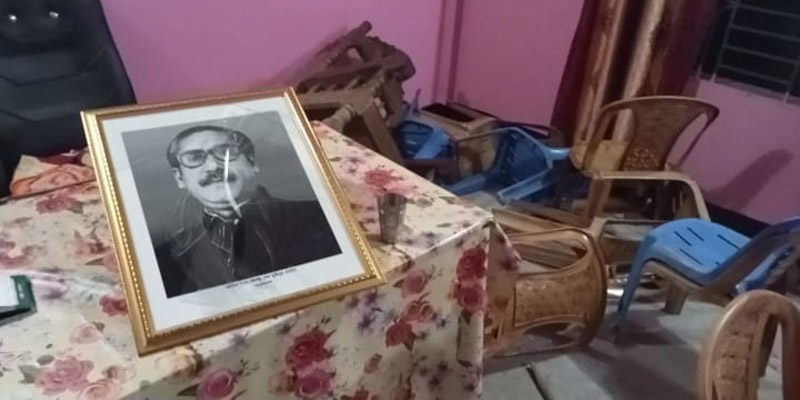 নোয়াখালীতে চেয়ারম্যানের অফিসে হামলা-ভাংচুর ও লুটপাটের অভিযোগ