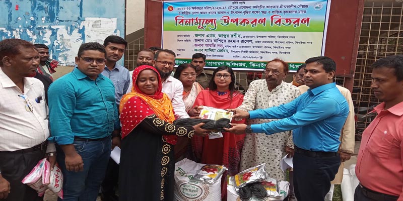 ঝিনাইদহে ৭০০ কৃষক পেলো বিনামুল্যের পেঁয়াজের বীজ
