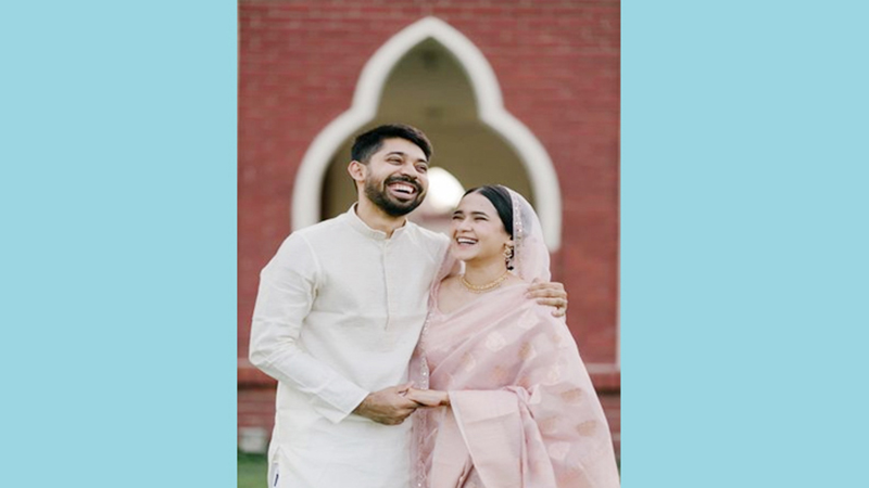 বিয়ে করলেন ‘টেন মিনিট স্কুল’-এর আয়মান সাদিক-মুনজেরিন