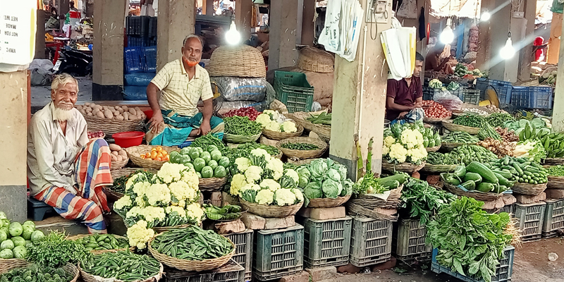 বাজার দরে অসন্তুষ্ট শার্শার  নিম্ন আয়ের মানুষ