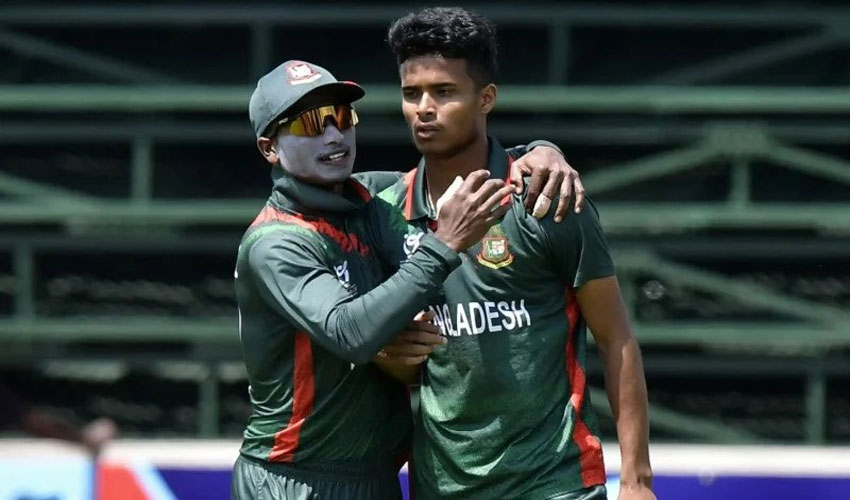 বাংলাদেশকে হারিয়ে সেমিফাইনালে পাকিস্তান