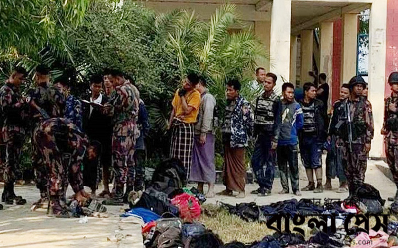 পালিয়ে বাংলাদেশে আসা সেনাদের নিতে জাহাজ পাঠাচ্ছে মিয়ানমার