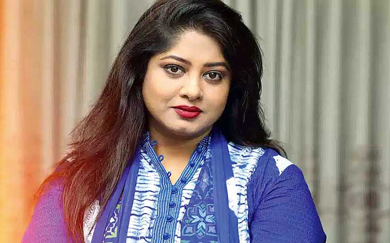 যুক্তরাষ্ট্রে অর্ধাঙ্গিনী নিয়ে ব্যস্ত চিত্রনায়িকা মৌসুমী