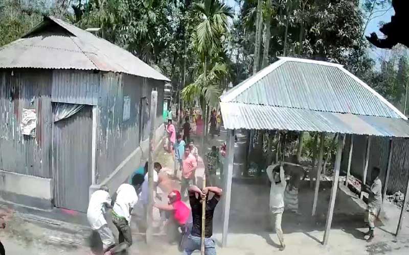 রংপুরের হারাগাছে মসজিদের সীমানাপ্রাচীর নিয়ে মারামারি, আহত ১০