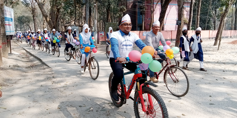 ডোমারে আন্তর্জাতিক নারী দিবসে শিক্ষার্থীদের সাইকেল শোভাযাত্রা