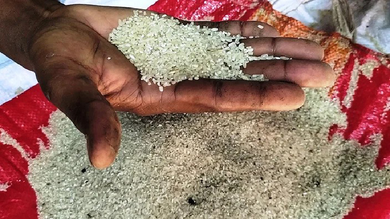 দিনাজপুরের ফুলবাড়ীতে ‘বাঁশের চালে’ রান্না হচ্ছে ভাত-পায়েস