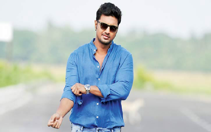 নির্বাচনী প্রচারে গিয়ে অল্পের জন্য প্রাণে বাঁচলেন দেব
