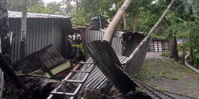লক্ষ্মীপুরে ঘূর্ণিঝড়ে বসতঘর চাপা পড়ে শিশুর মৃত্যু