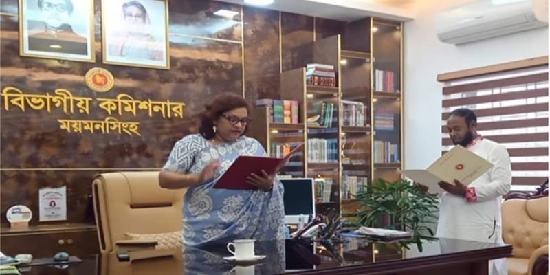 গৌরীপুরে নির্বাচনের সাড়ে তিন বছর পর শপথ নিলেন পৌর কাউন্সিলর
