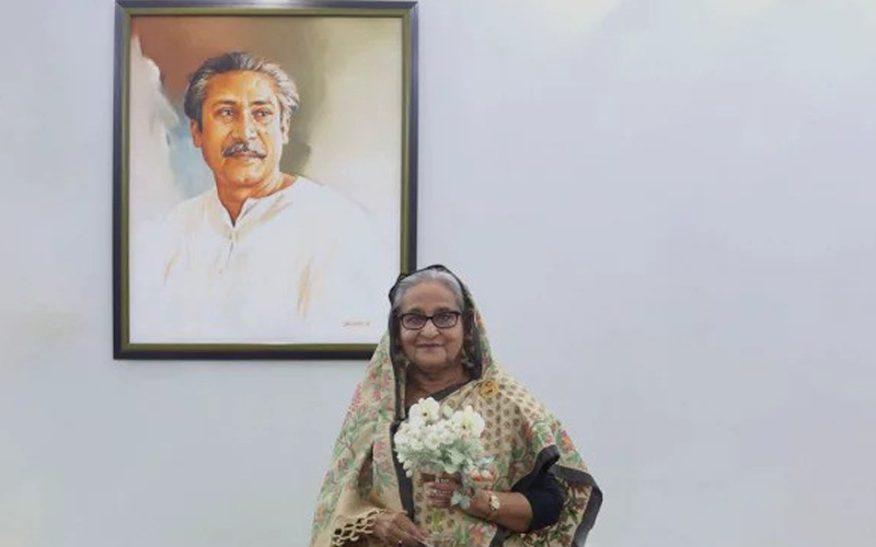 প্রধানমন্ত্রীকে উপহার পাঠালেন বাবা হারানো জাপানি মেয়ে আতসুকো
