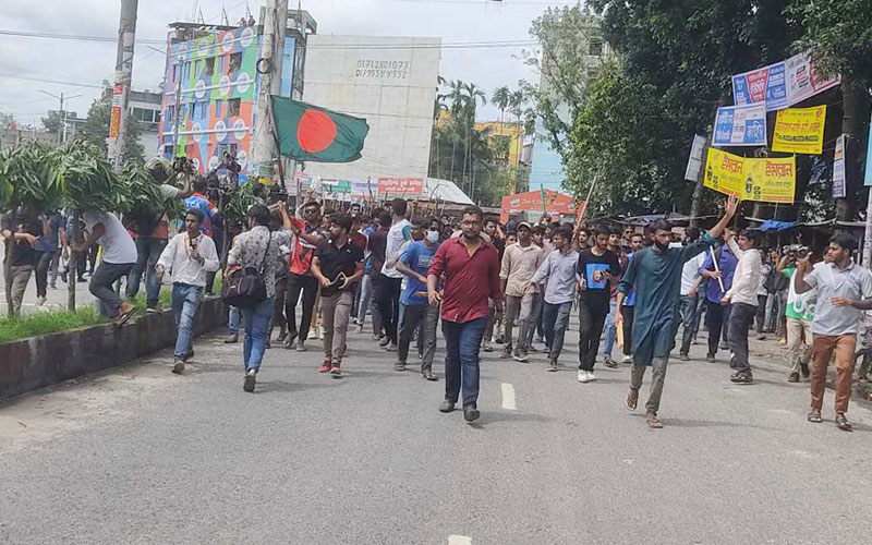 যাত্রাবাড়ীতে ঢাকা-চট্টগ্রাম মহাসড়ক সম্পূর্ণ বন্ধ