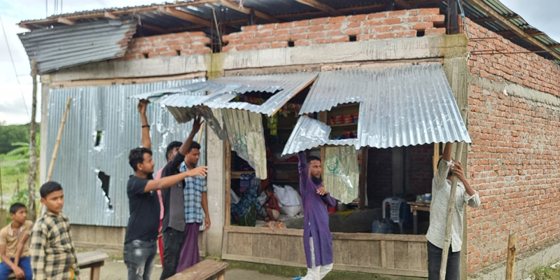 নোয়াখালীতে ব্যবসা প্রতিষ্ঠানে হামলা-ভাংচুর ও লুটপাটের অভিযোগ