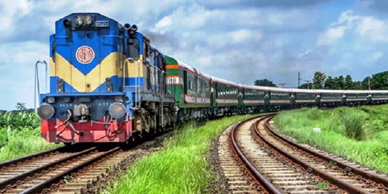 ১৪ দিন পর সীমিত পরিসরে চলছে ট্রেন