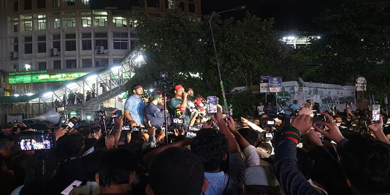 মঙ্গলবার গণসংযোগ, বুধবার সর্বাত্মক কর্মসূচির হুঁশিয়ারি দিয়ে শাহবাগ ছাড়লেন শিক্ষার্থীরা