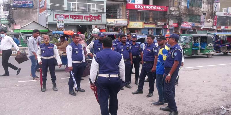 নোয়াখালীতে সেনাবাহিনীর সহায়তায় শুরু হয়েছে ট্রাফিক ও ৮ থানার কার্যক্রম