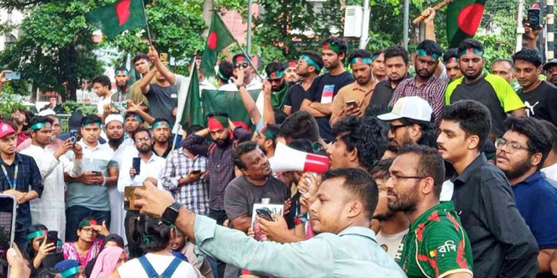 সন্ধ্যার মধ্যে সৈয়দ রিফাতকে প্রধান বিচারপতি করার দাবি আন্দোলনকারীদের