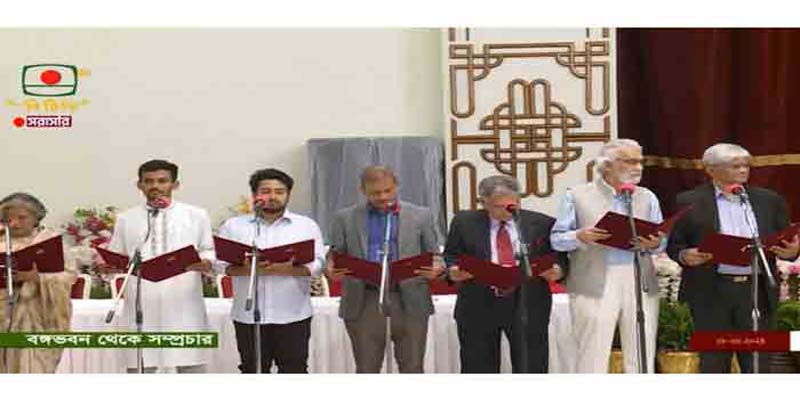 শপথ নিলেন অন্তর্বর্তী সরকারের ১৩ উপদেষ্টা