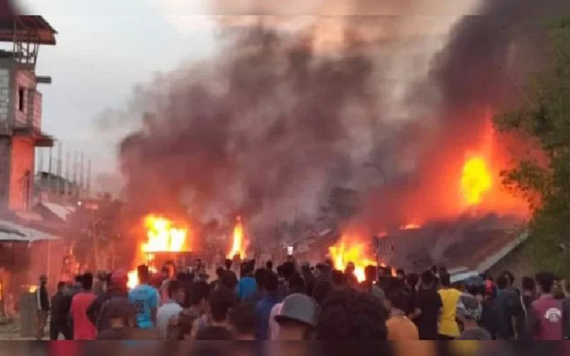 উত্তাল ভারতের মণিপুর কারফিউ জারি,বন্ধ ইন্টারনেট