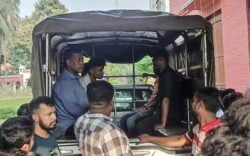 গণপিটুনিতে হত্যার ঘটনায় ছাত্রলীগের ৪ কর্মীকে পুলিশের কাছে সোপর্দ করেছে ঢাবি প্রশাসন
