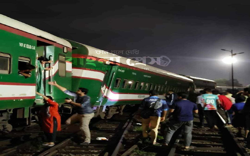 লাইনের পাত ভেঙে পঞ্চগড় এক্সপ্রেসের বগি লাইনচ্যুত