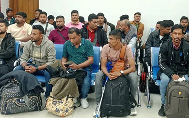 লেবানন থেকে ফিরলেন আরও ৭০ বাংলাদেশি