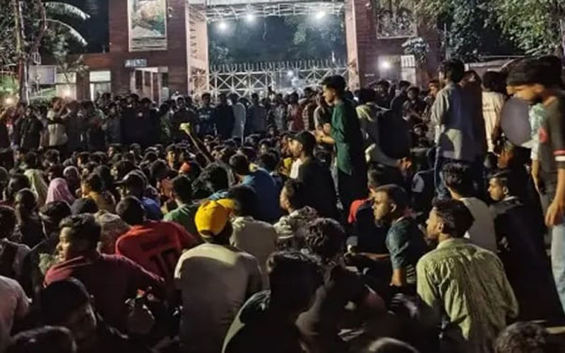 আবারও সড়ক অবরোধ তিতুমীর কলেজের শিক্ষার্থীদের