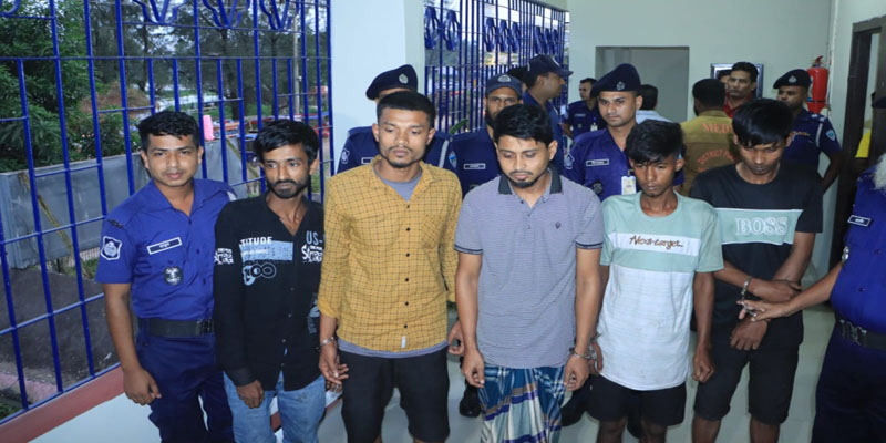 নোয়াখালীতে ১৭টি আগ্নেয়াস্ত্র,২৭৭ রাউন্ড গুলি-মাদকসহ গ্রেপ্তার-৫