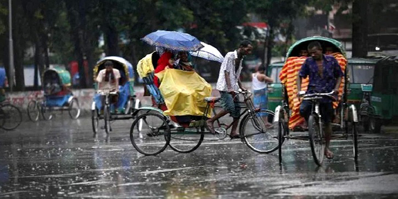 ঘূর্ণিঝড় ‘ফিনজাল’: ঢাকায় গুঁড়ি গুঁড়ি বৃষ্টি, বাড়তে পারে শীত