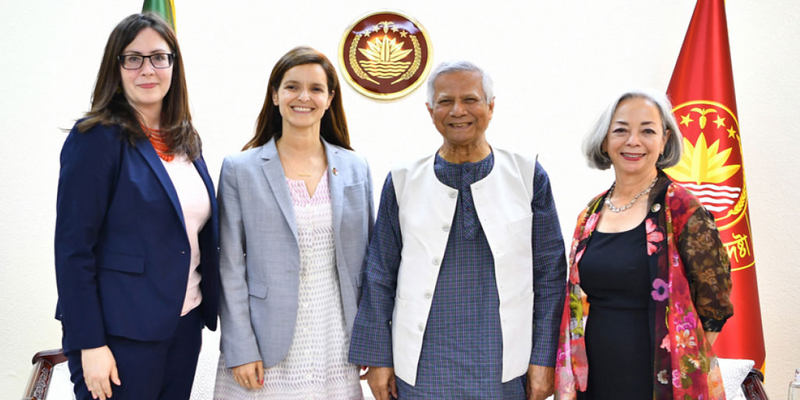 দেশের শ্রম আইনকে বৈশ্বিক মানদণ্ডে নিতে চান ড. ইউনূস