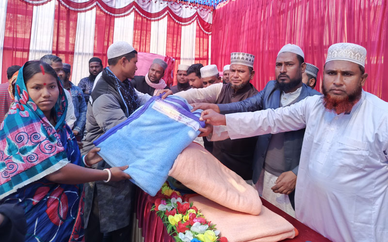 শ্রমিক কল্যাণ ফেডারেশনের শীতবস্ত্র উপহার বিতরণ