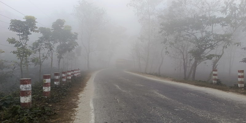 দেবীগঞ্জে বৃষ্টির মত পড়ছে শিশির বিন্দু