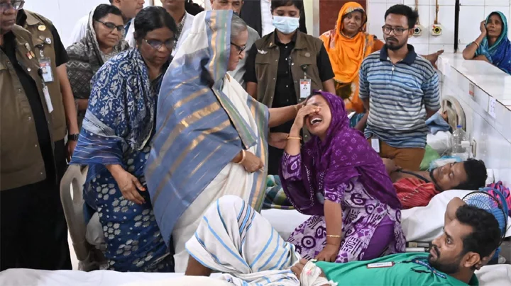হাসপাতাল পরিদর্শনে গিয়ে ‘নো ট্রিটমেন্ট, নো রিলিজ’ নির্দেশ দেন হাসিনা: চিফ প্রসিকিউটর