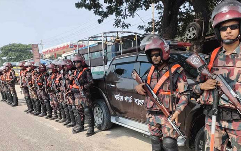 তিতুমীর শিক্ষার্থীদের রেললাইন অবরোধ, নিয়ন্ত্রণে বিজিবি মোতায়েন
