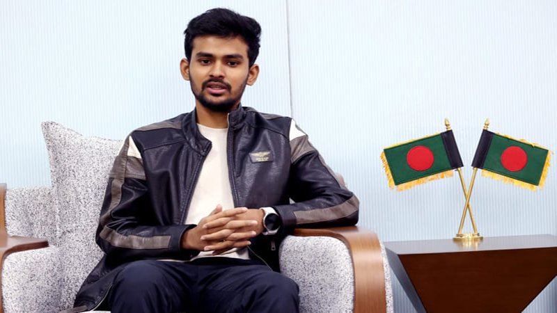 গণহত্যার বছর না ঘুরতেই আ. লীগকে ফেরানোর খায়েশ বিপজ্জনক: আসিফ মাহমুদ