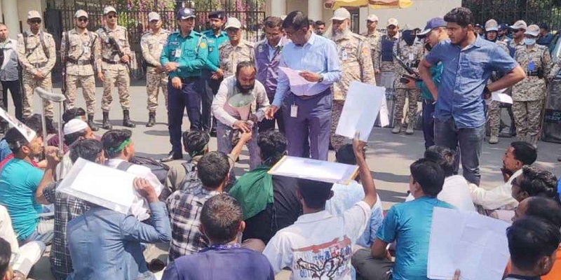 আহতদের যে বার্তা দিলেন প্রধান উপদেষ্টার বিশেষ সহকারী