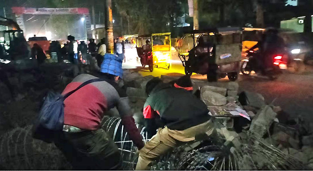 দিনাজপুরে জয় বাংলার তালে তালে ইকবালুর রহিমের বাড়ি ভাংচুর