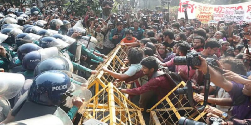 স্বরাষ্ট্র উপদেষ্টার পদত্যাগের দাবিতে ২৪ ঘণ্টার আল্টিমেটাম