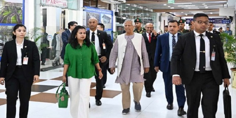 চীনের উদ্দেশে ঢাকা ছাড়লেন প্রধান উপদেষ্টা