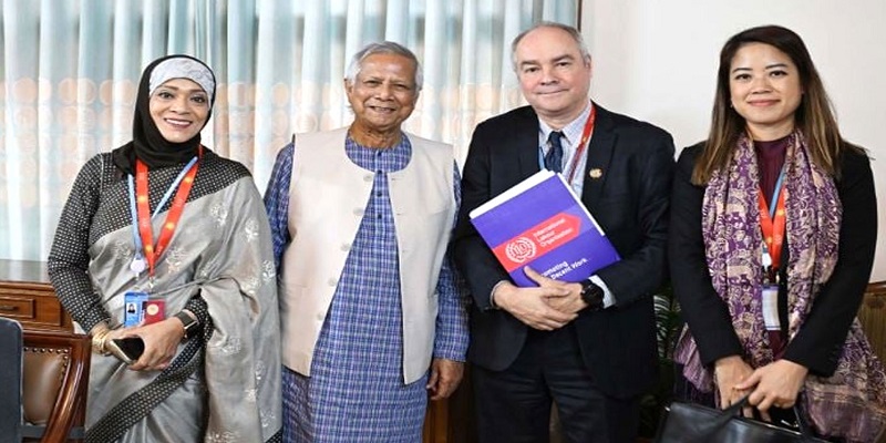 বৈশ্বিক মান অনুযায়ী শ্রম আইন সংস্কারের নির্দেশ প্রধান উপদেষ্টার