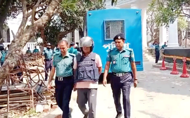 আশুলিয়ায় ৬ লাশ পোড়ানো: তিন পুলিশ কর্মকর্তা ট্রাইব্যুনালে হাজির