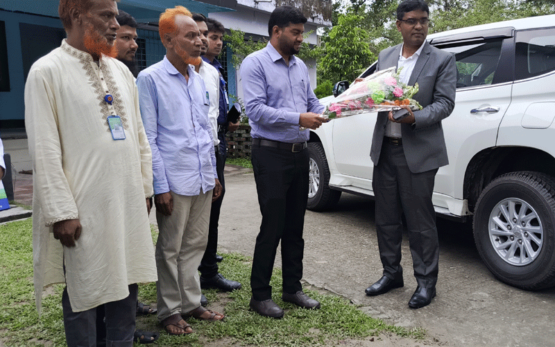 দেবীগঞ্জে ভূমি অফিসের কর্পোরেট সেবা উদ্বোধন করেন