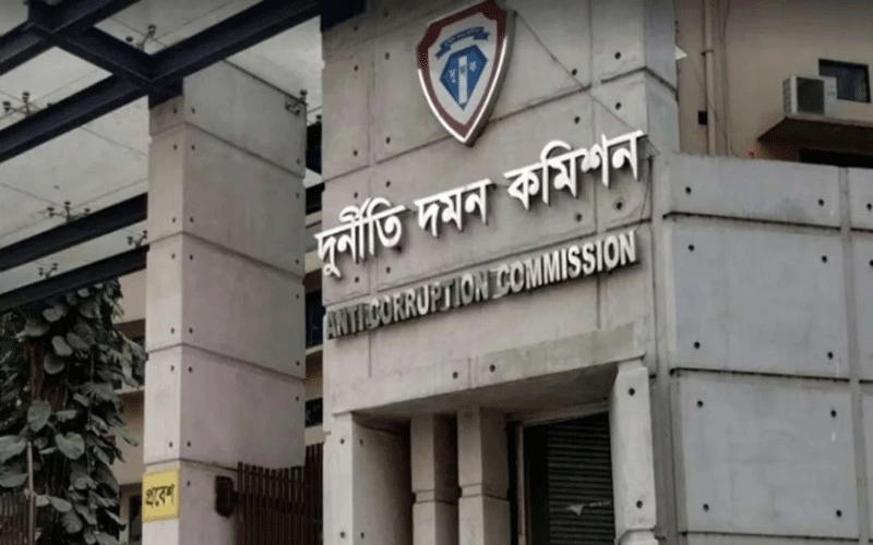 দুদকের সাবেক ৩ চেয়ারম্যান ও সচিবের বিরুদ্ধে মামলা