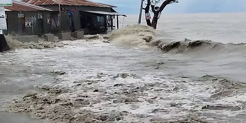 লঘুচাপে নোয়াখালীতে বৃষ্টি,হাতিয়ার নিম্নাঞ্চল প্লাবিত
